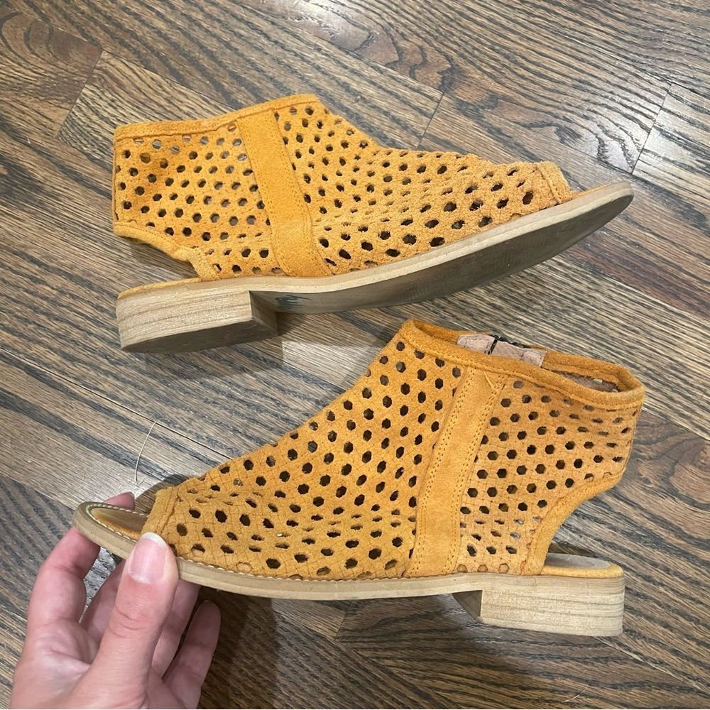 MUSSE & CLOUD Aria Ankle Boot Sandals Perforated Suede Open Toe Zip Up Sandals - Picture 3 of 11
